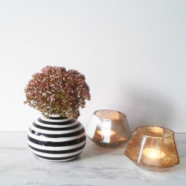 Abends bei Kerzenschein und mit Blmchen in der Wohnung herumkramenhellip Abends bei Kerzenschein und mit Blmchen in der Wohnung herumkramenhellip